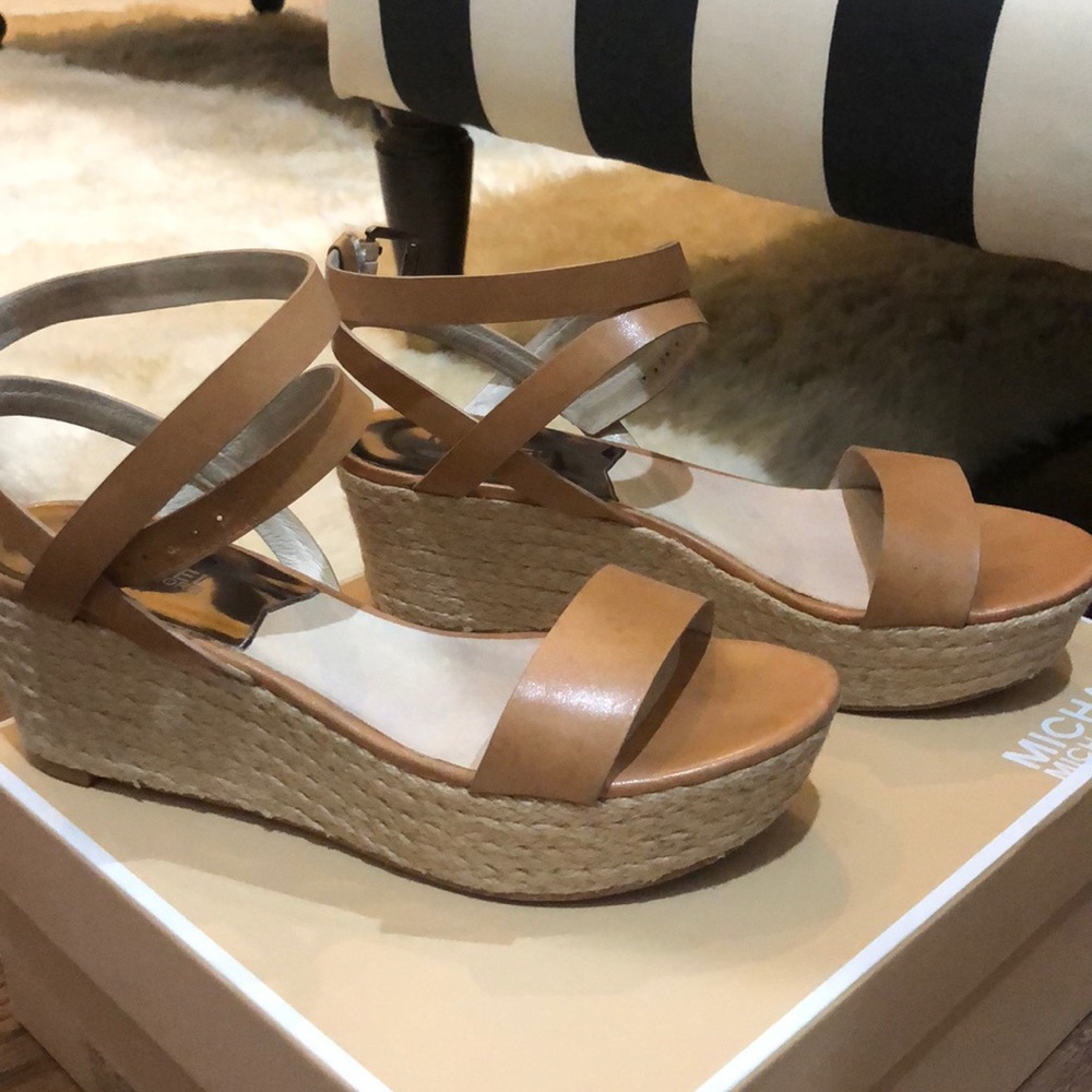Michael Kors LIKE NEW Jalita Wedge in Tan